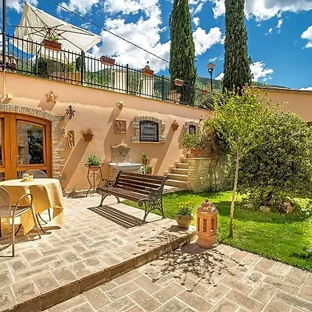 Oda ve Kahvaltı L'agrifoglio Di Residenza Di Campagna Assisi